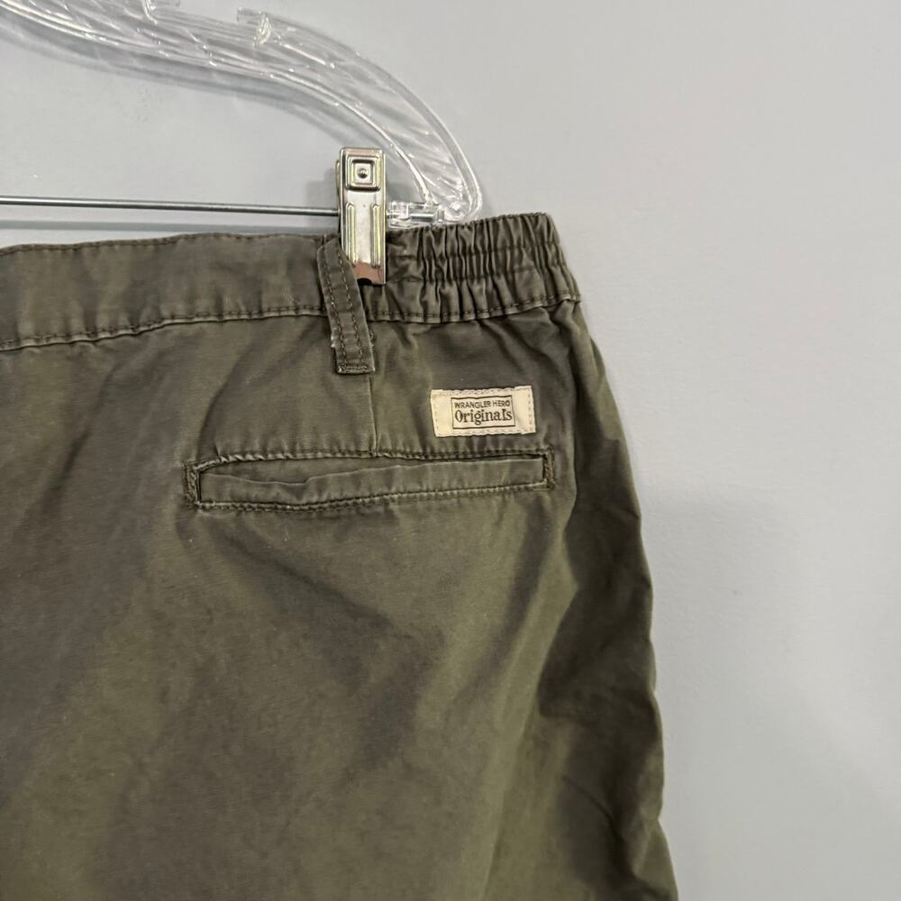 Wrangler Hero Originals Khaki Green Flat Front Shorts Men's Size 44 All Cotton - Picture 4 of 6